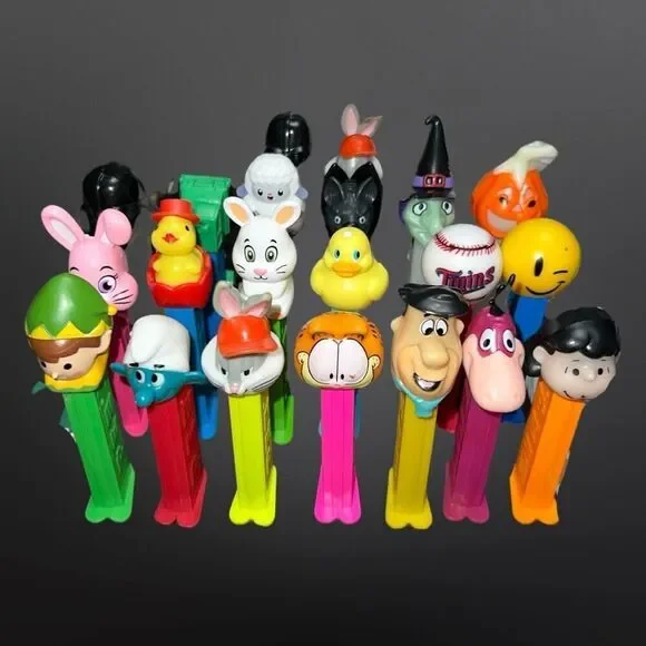 21 Vintage & Current Pez Dispensers Garfield Dino Semi Halloween Glow Bugs Bunny - Picture 9 of 10